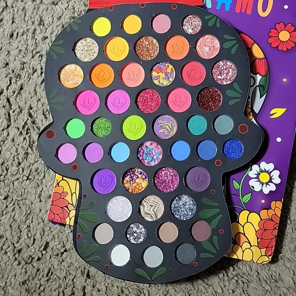 Makeup - Picture 2 of 2